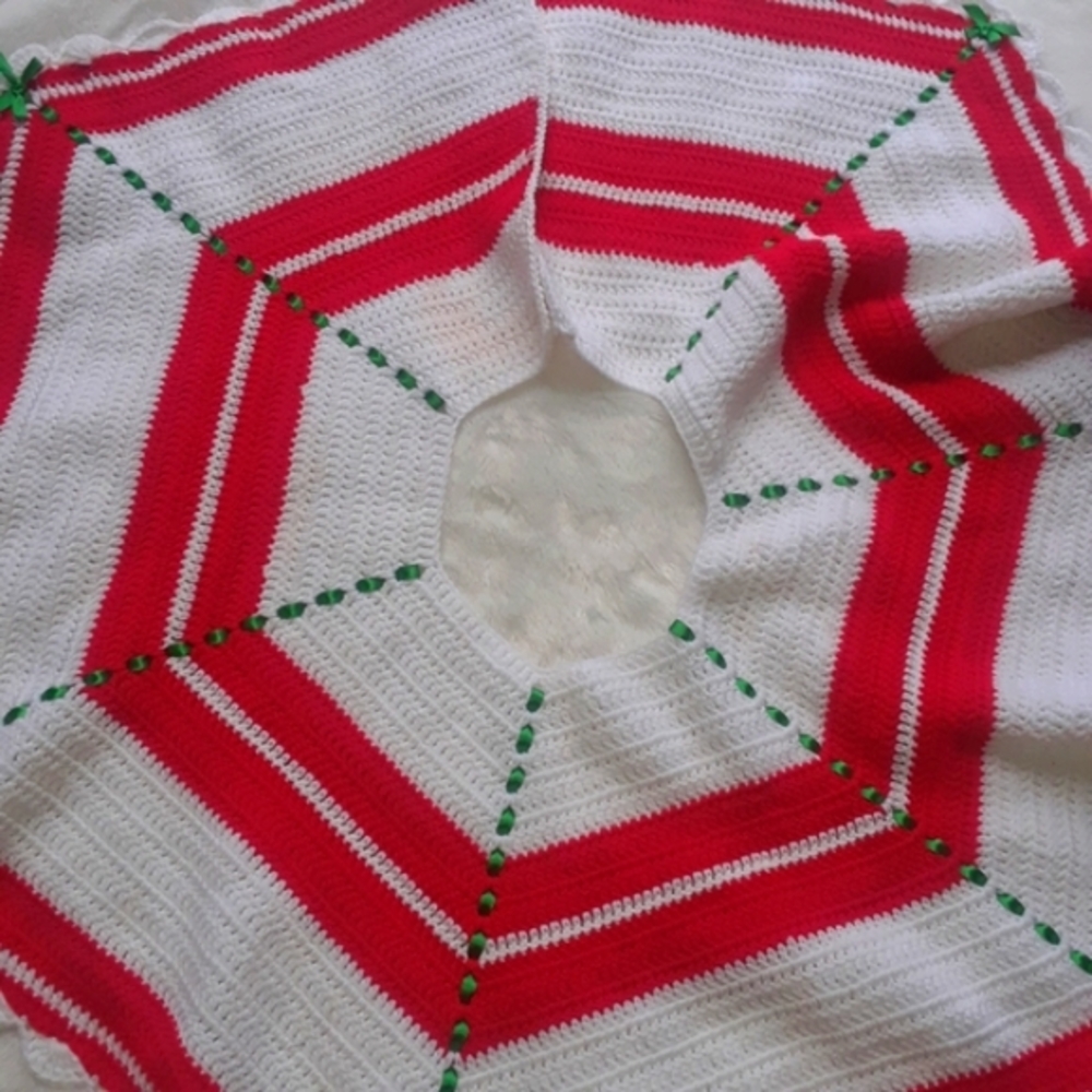 NWOT handcrafted crochet Christmas tree sk…